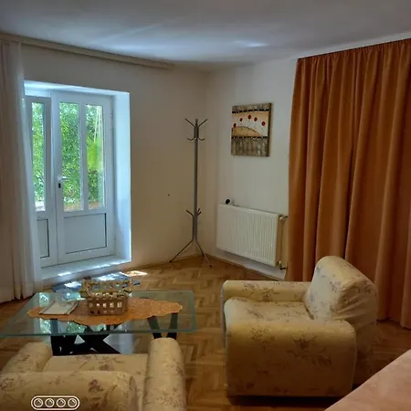 Rukonic Aleksandar Πανσιόν 3*
