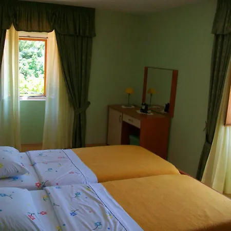 Rukonic Aleksandar Nerezine