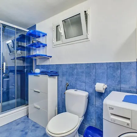 Rukonic Aleksandar 3* Nerezine