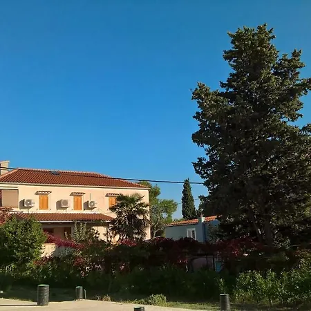Rukonic Aleksandar Affittacamere 3*