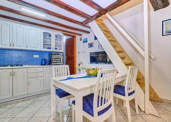 Rukonic Aleksandar 3* Nerezine