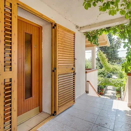 Rukonic Aleksandar 3* Nerezine