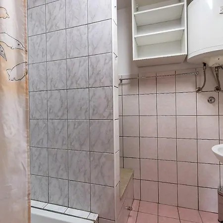 Rukonic Aleksandar 3* Nerezine