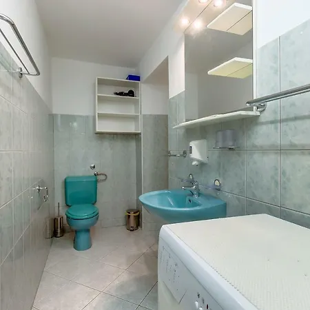 Rukonic Aleksandar 3* Nerezine